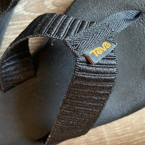 Teva Voya Flip Flop, Black Size 8 Medium Width - Picture 4 of 6